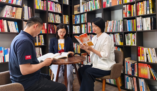 翻開“城發(fā)”這本書，每一頁，都是鄭州的煙火與遠方